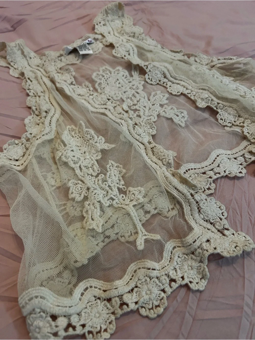 Pinky Cream Crochet Lace Overlay Vest. Size L - Picture 4 of 6